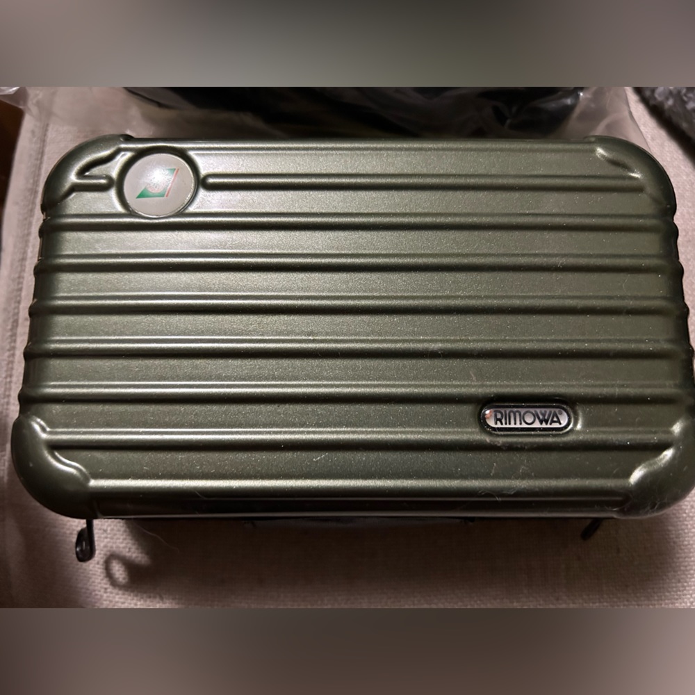 Classic Rimowa Amenity Kit (collaboration with Eva Air on First class).Authentic